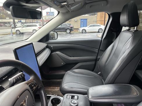 Used 2022 Ford Mustang Mach-E Premium image 9