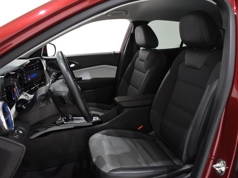 Used 2025 Chevrolet Trax LT w/ LT Convenience Package FWD image 20