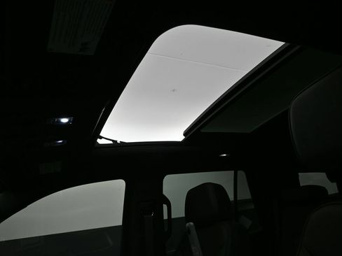 Used 2025 GMC Yukon Denali w/ Sun & Power Step Package RWD image 12