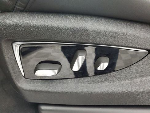 Used 2016 Cadillac Escalade Luxury image 32