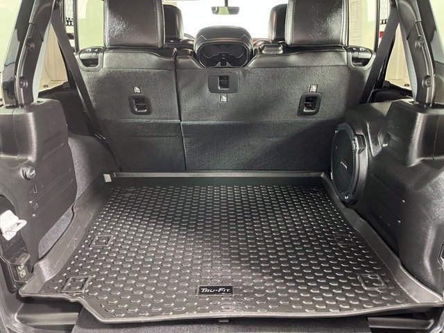 Used 2022 Jeep Wrangler Unlimited Rubicon w/ Cold Weather Group AWD/4WD image 43