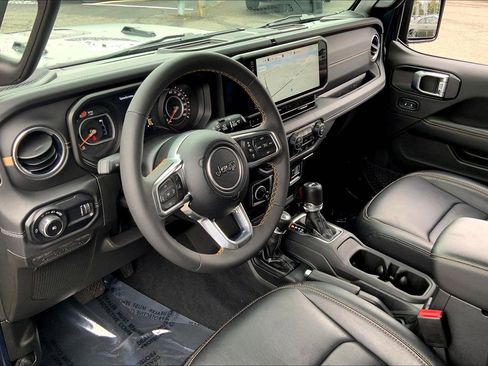 Certified 2025 Jeep Wrangler Sahara w/ Dual Top Group image 14