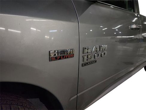 Used 2020 RAM 1500 Classic SLT w/ Luxury Group image 31