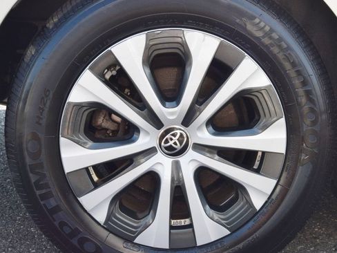 Used 2020 Toyota Prius Prime LE FWD image 11