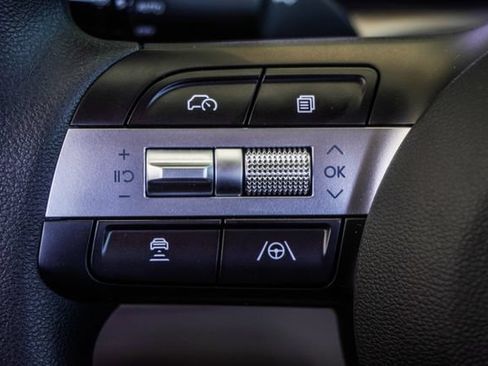 Certified 2025 Hyundai Tucson SEL FWD image 36