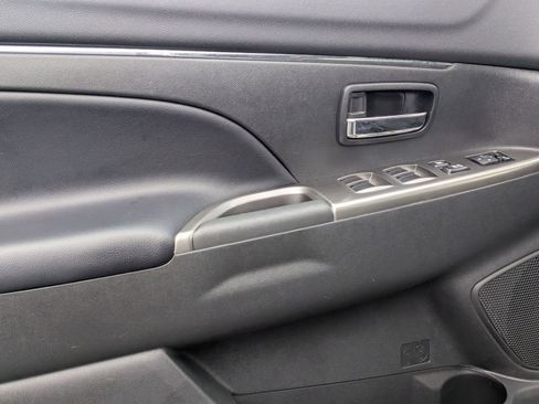 Used 2025 Mitsubishi Outlander Sport SE AWD/4WD image 8