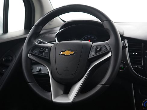 Used 2020 Chevrolet Trax LT w/ LT Convenience Package AWD/4WD image 14