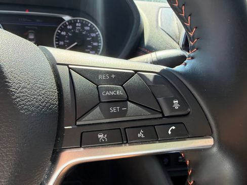 Used 2025 Nissan Sentra SR FWD image 17