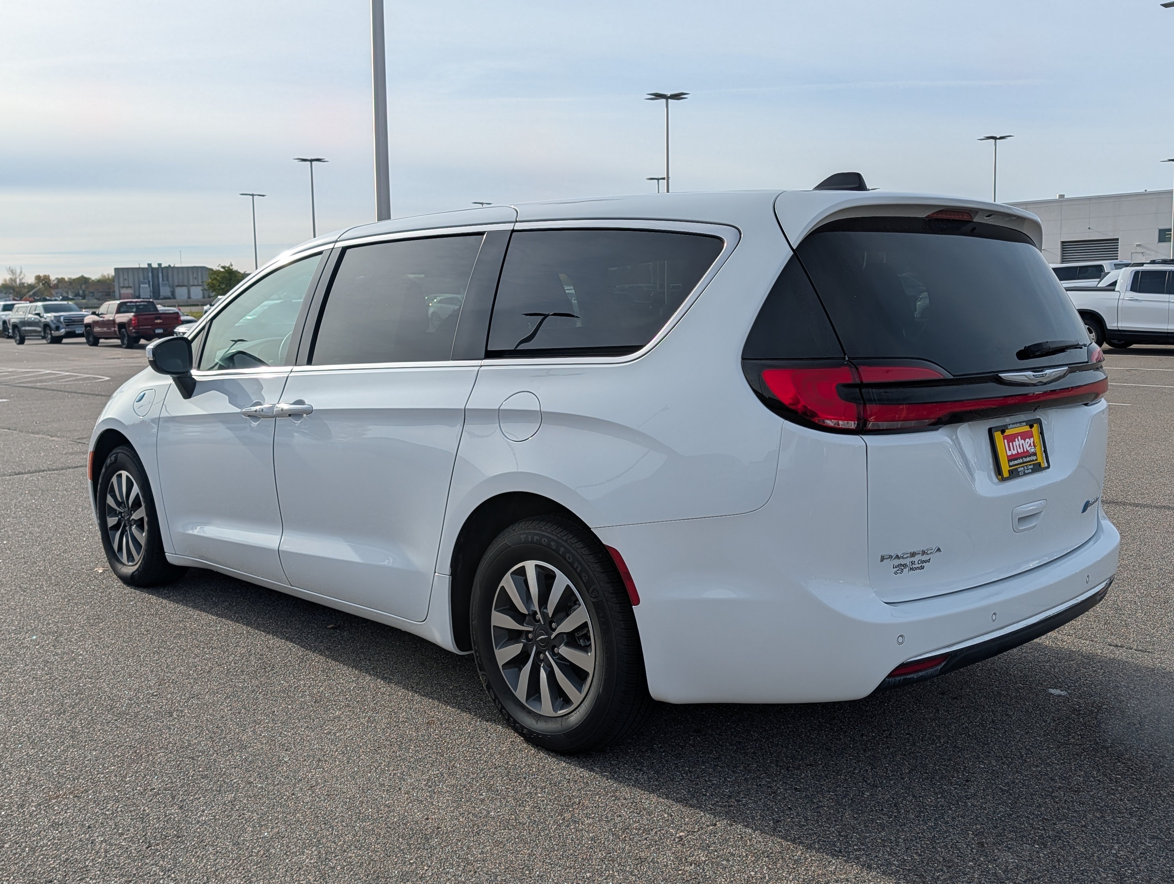 Used 2023 Chrysler Pacifica Touring-L FWD image 5