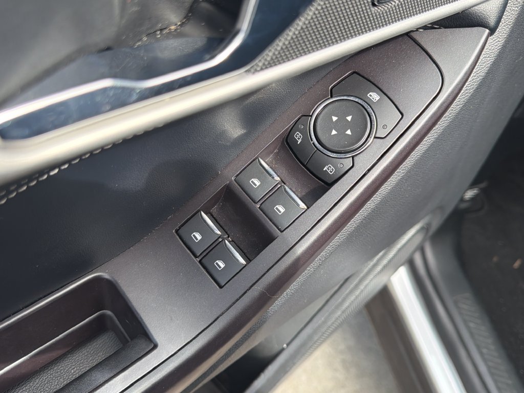 Used 2020 Ford Explorer XLT w/ Equipment Group 202A RWD image 16