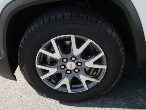 Used 2023 GMC Acadia SLT image 15