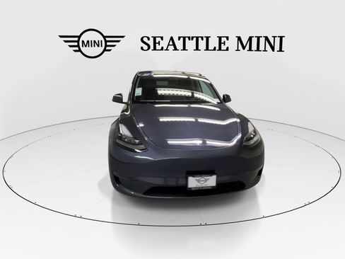 Used 2022 Tesla Model Y Long Range image 3