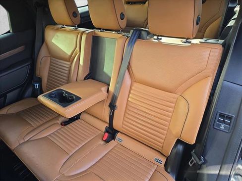 Used 2020 Land Rover Discovery HSE image 14