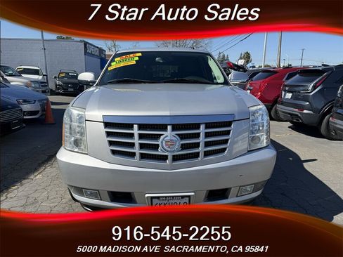 Used 2010 Cadillac Escalade AWD image 2