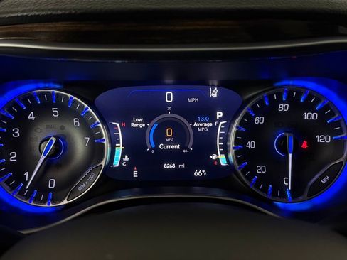 Used 2024 Chrysler Pacifica Limited image 14