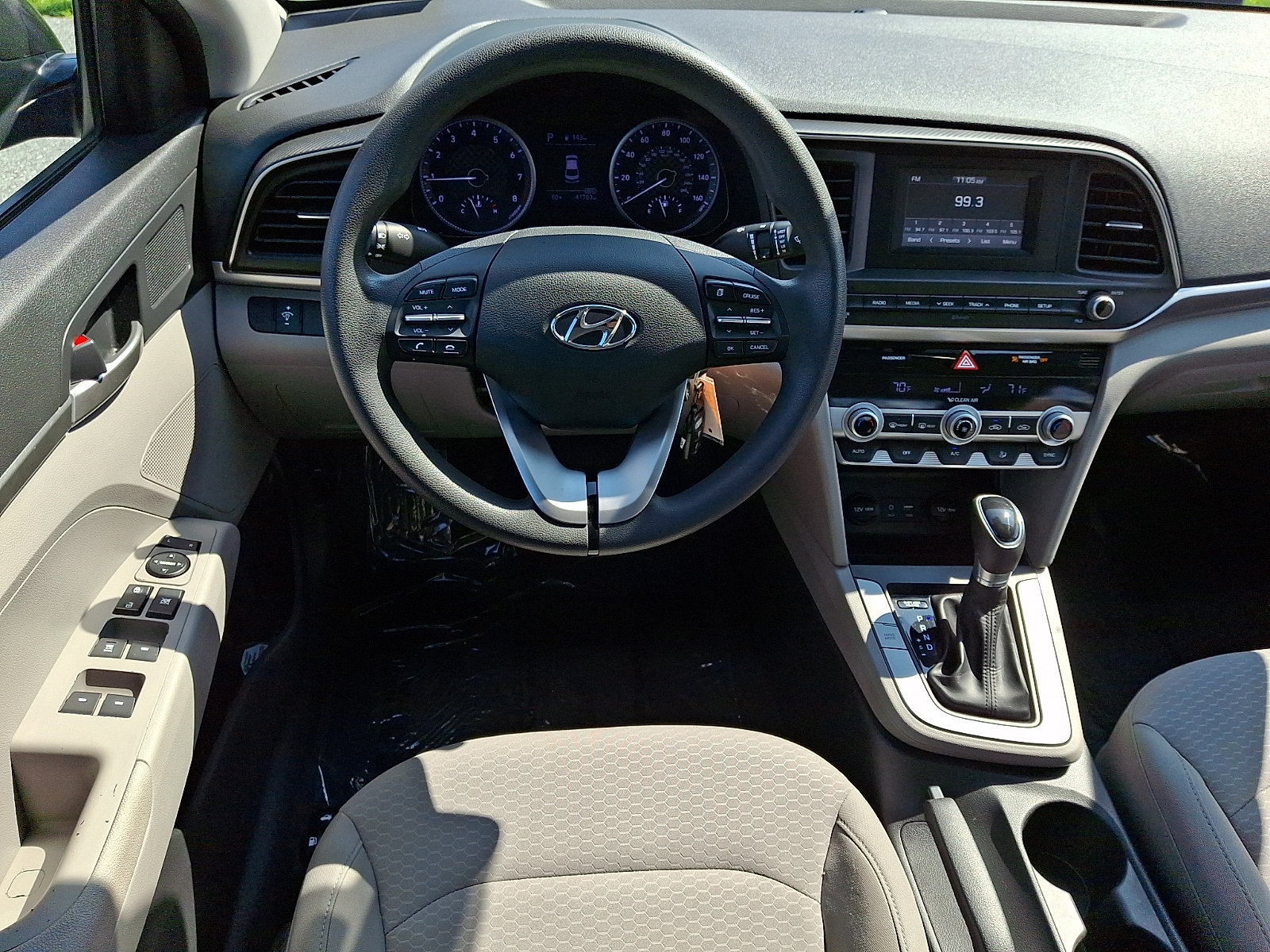 Used 2020 Hyundai Elantra SE FWD image 11