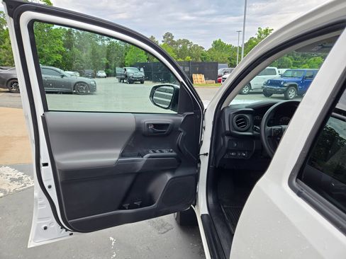 Used 2023 Toyota Tacoma SR AWD/4WD image 19