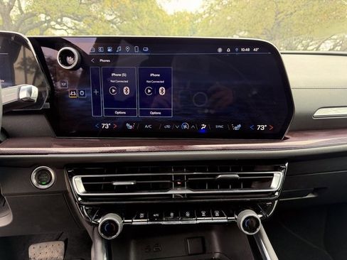 Used 2025 Chevrolet Traverse Z71 image 14