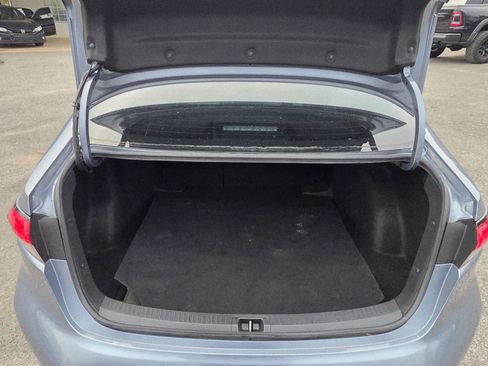 Used 2020 Toyota Corolla LE image 10