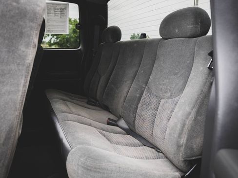 Used 2004 Chevrolet Silverado 3500 4x4 Extended Cab w/ Heavy-Duty Power Package image 21