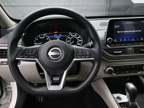 Used 2025 Nissan Altima 2.5 SV image 7