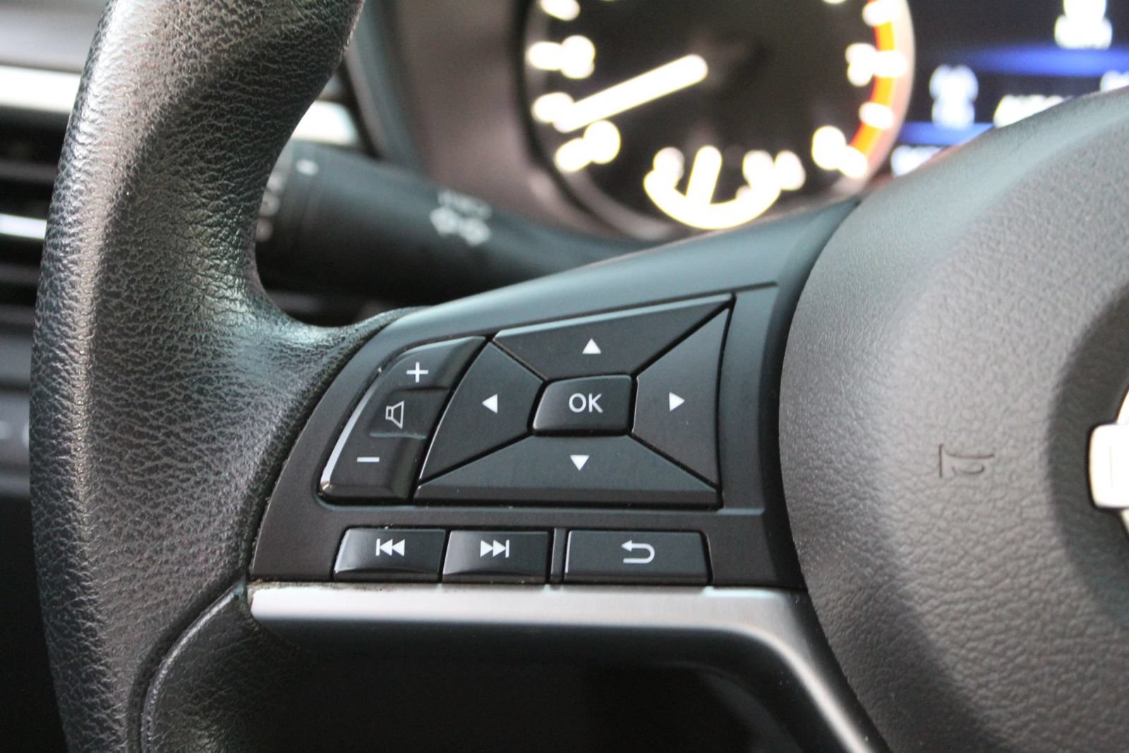 Used 2024 Nissan Altima 2.5 SV FWD image 16