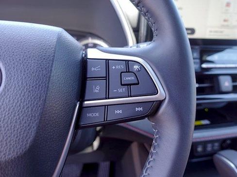 Used 2023 Toyota Highlander XSE AWD/4WD image 17