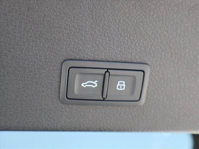 Used 2024 Audi Q8 e-tron Premium AWD/4WD image 7