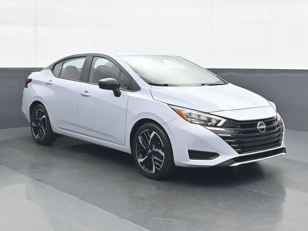 Used 2024 Nissan Versa SR FWD image 9