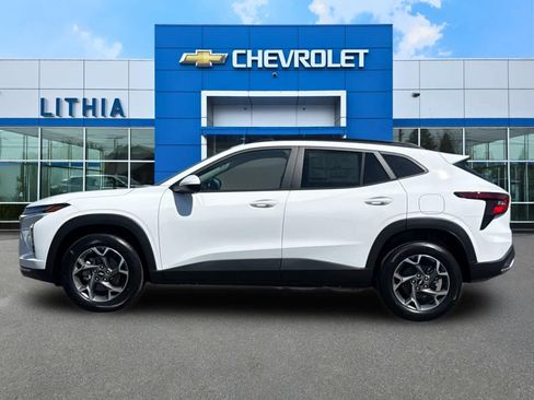 New 2026 Chevrolet Trax LT FWD image 5