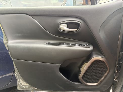 Certified 2023 Jeep Renegade Latitude w/ Sun/Sound Group AWD/4WD image 14