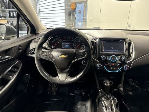 Used 2018 Chevrolet Cruze Premier FWD image 24