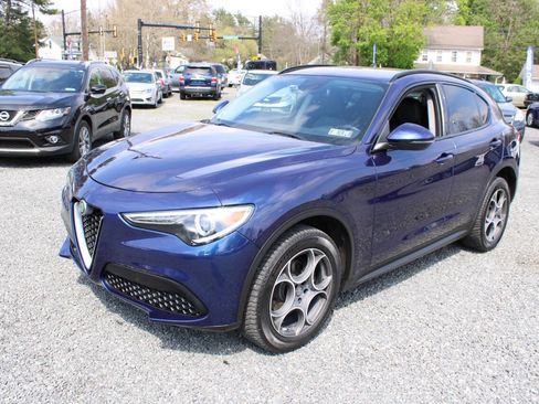Used 2018 Alfa Romeo Stelvio Sport w/ Quick Order Package 22J Sport AWD/4WD image 2
