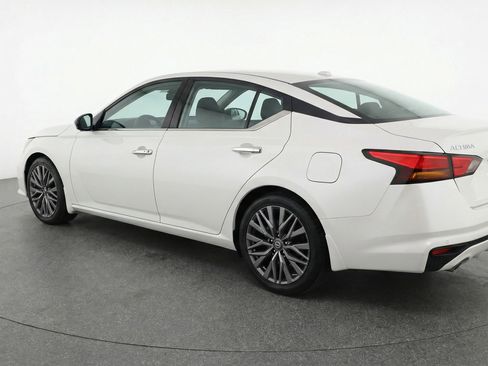 Used 2025 Nissan Altima 2.5 SV FWD image 6