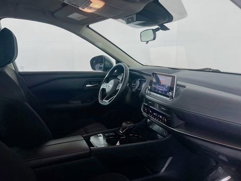 Used 2024 Nissan Rogue SV FWD image 9