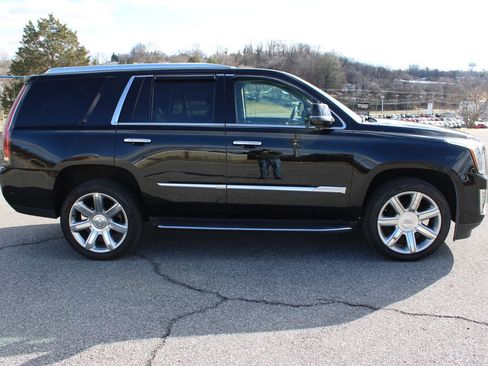 Used 2020 Cadillac Escalade Premium Luxury image 10