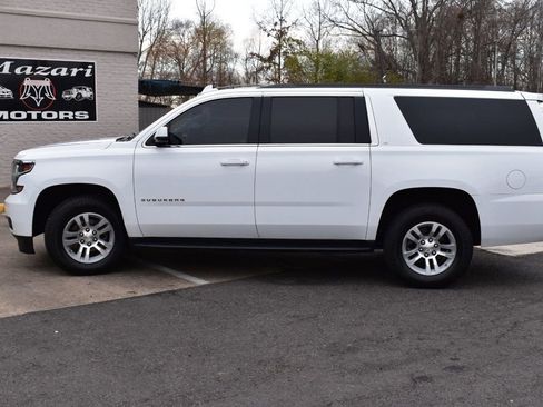 Used 2018 Chevrolet Suburban LT image 3
