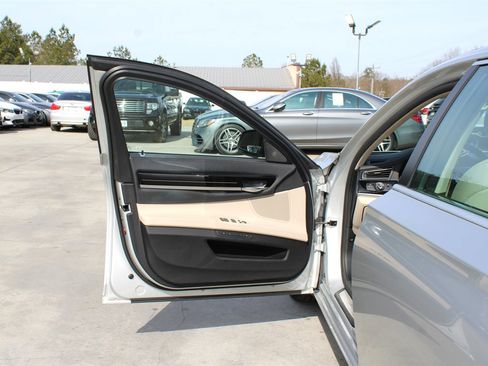 Used 2009 BMW 750Li 750Li image 33