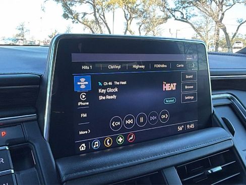 Used 2021 Chevrolet Suburban LT w/ LT Signature Package image 28