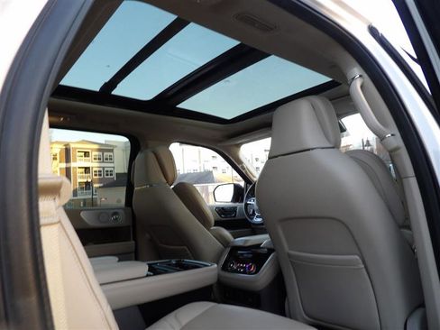 Used 2019 Lincoln Navigator L Reserve image 13