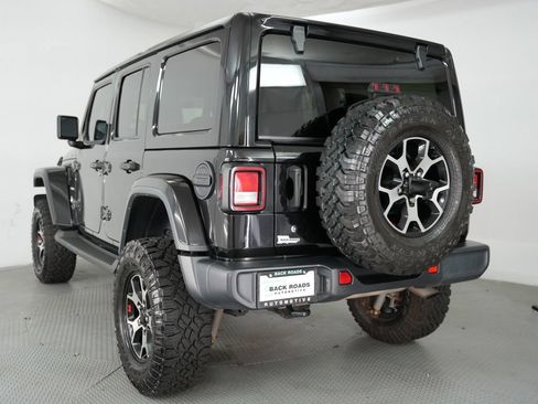 Used 2019 Jeep Wrangler Unlimited Sahara w/ Uconnect 4C Nav & Sound Group AWD/4WD image 6