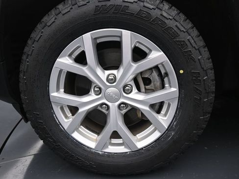 Used 2023 Jeep Grand Cherokee L Limited AWD/4WD image 14