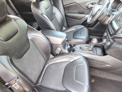 Used 2020 Jeep Cherokee Latitude Plus FWD image 12