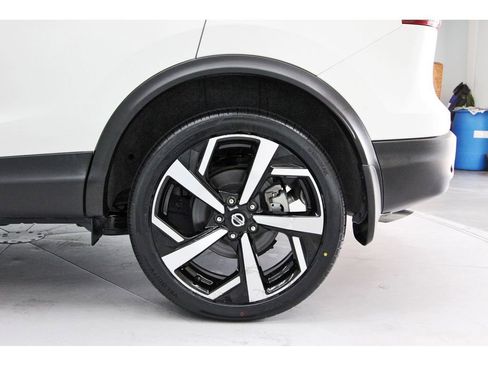 Used 2022 Nissan Rogue Sport SL FWD image 19