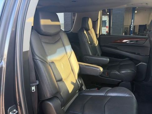 Used 2017 Cadillac Escalade ESV Premium Luxury image 42