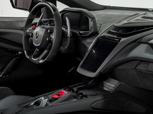 Used 2024 Lamborghini Revuelto image 31