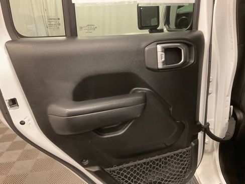 Used 2018 Jeep Wrangler Unlimited Sport S image 27