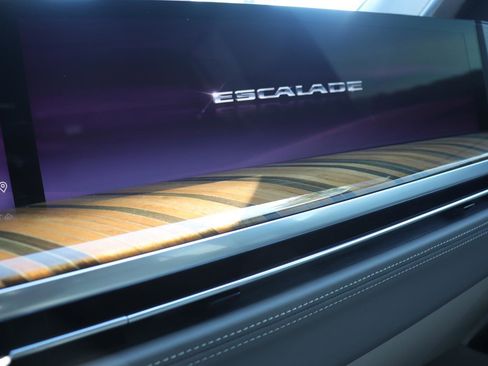Used 2025 Cadillac Escalade Sport Platinum w/ LPO, Floor Liner Package AWD/4WD image 39