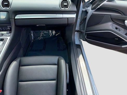 Used 2025 Porsche 718 Cayman image 17