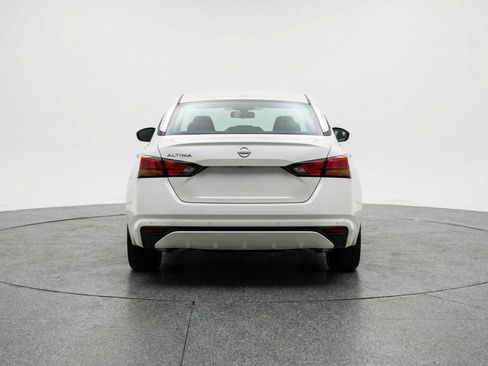 Used 2025 Nissan Altima 2.5 SV FWD image 7